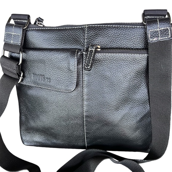 Roots 73 Black Pebbled Leather Crossbody Messenger Bag Spacious Adjustable Strap - Picture 1 of 16